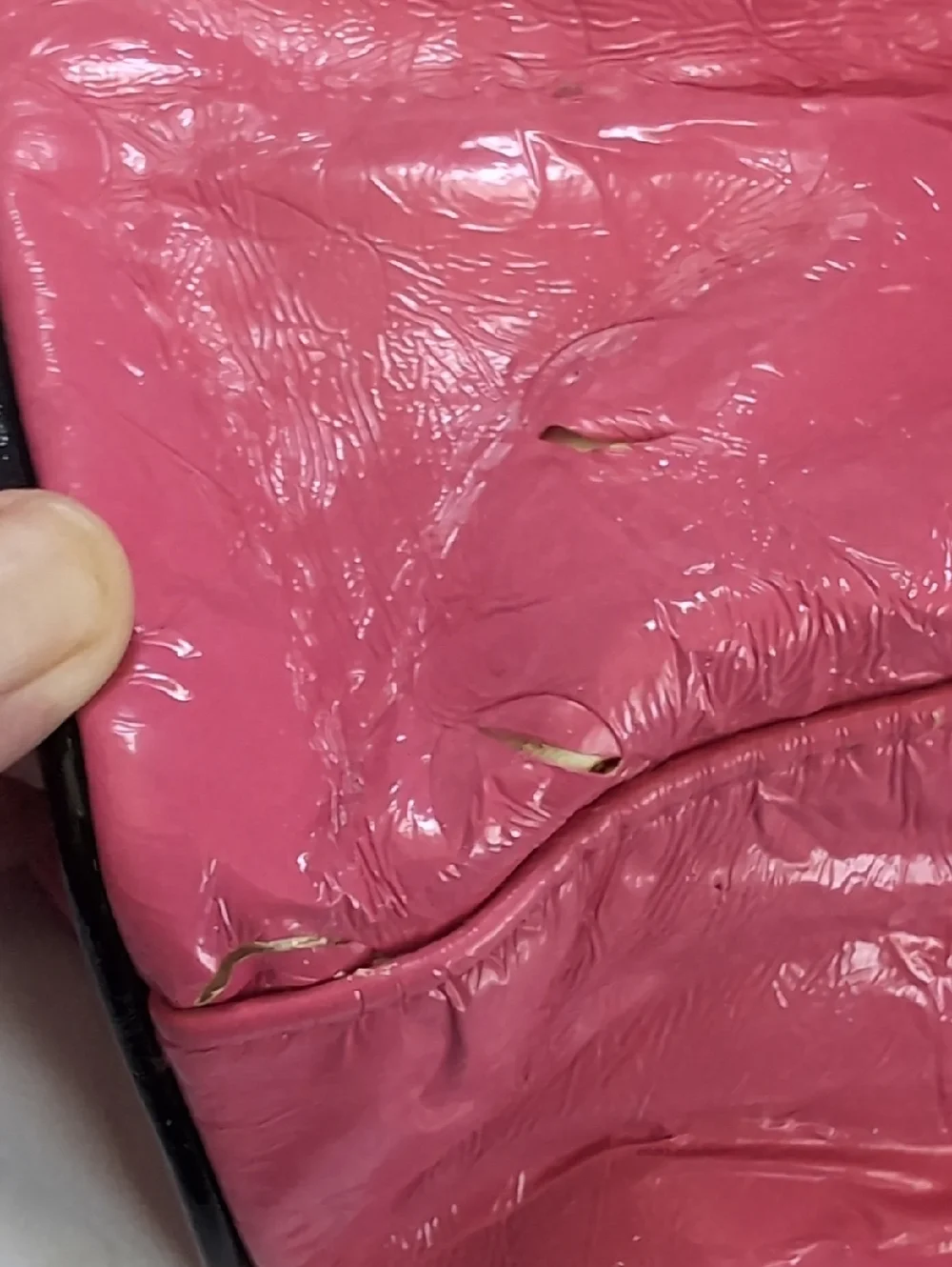2006 Vintage PLAYBOY Pink Patent Shoulder Bag with Black Trim - Picture 3 of 8